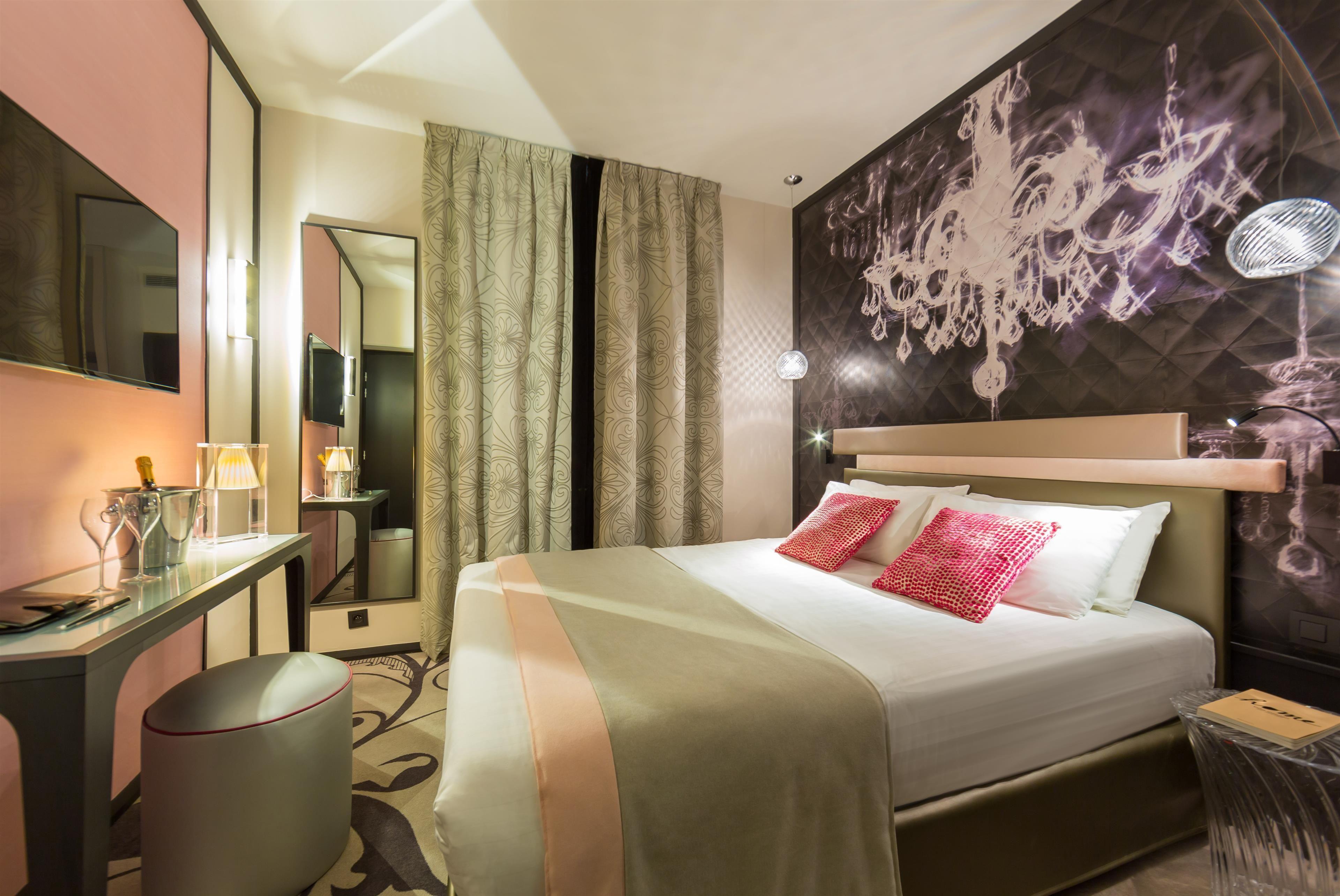 Hotel Yllen Eiffel 4*