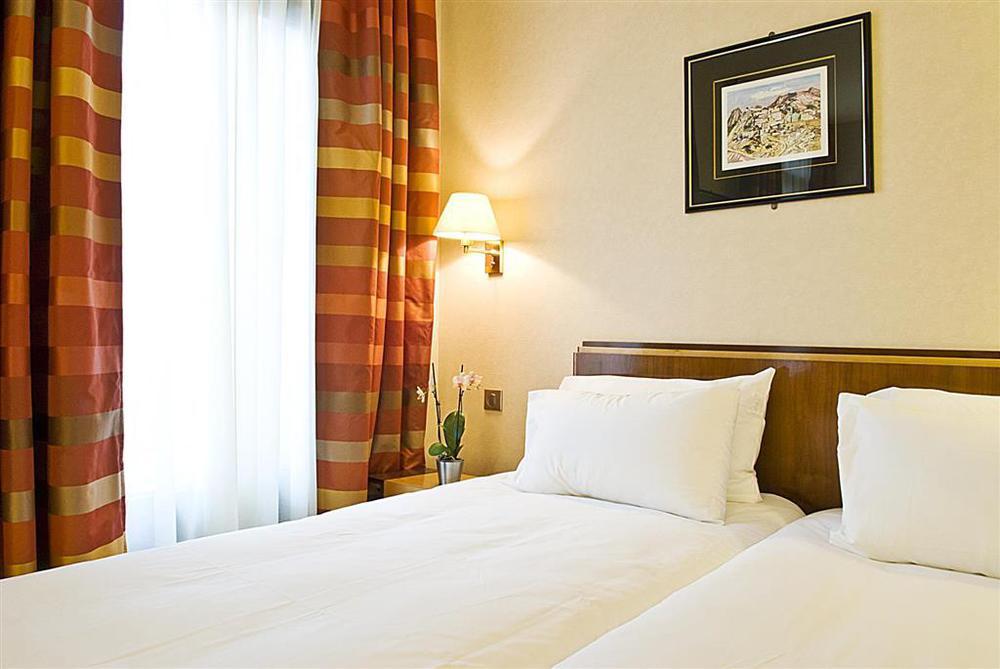 Yllen Eiffel Hotel