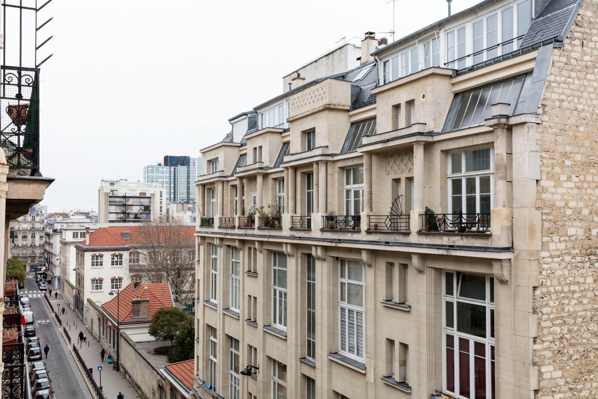 Yllen Eiffel Hotel